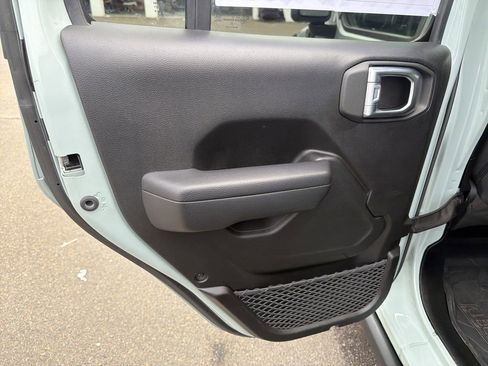 Used 2023 Jeep Wrangler Unlimited w/ Sun & Screen Package AWD/4WD image 13
