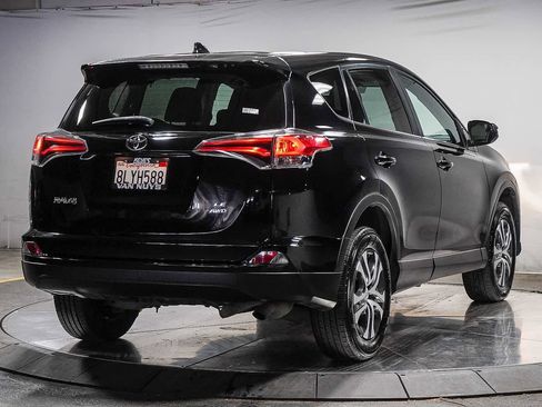 Certified 2018 Toyota RAV4 LE image 4