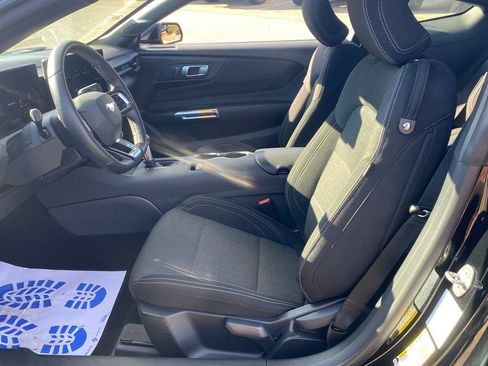 Used 2025 Ford Mustang Coupe image 5