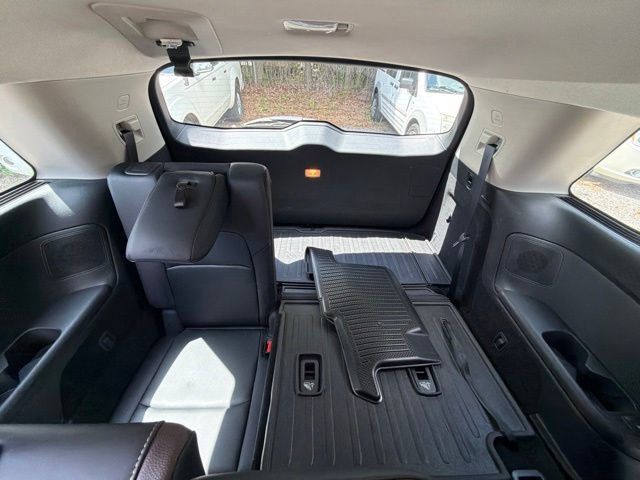 Used 2023 Nissan Pathfinder Platinum w/ Black Appearance Package AWD/4WD image 19