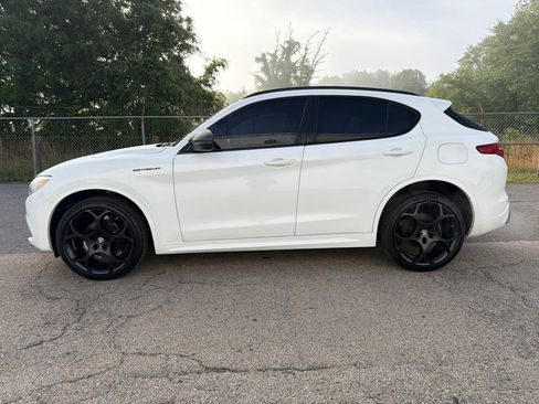 Used 2023 Alfa Romeo Stelvio Estrema AWD/4WD image 5