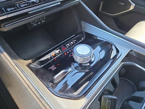 Used 2024 Jeep Wagoneer Series II image 18