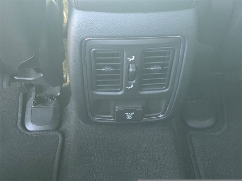 Used 2022 Jeep Grand Cherokee Laredo X image 16