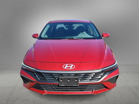 Used 2024 Hyundai Elantra SEL image 4