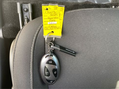 Used 2025 Hyundai Kona SEL AWD/4WD image 35