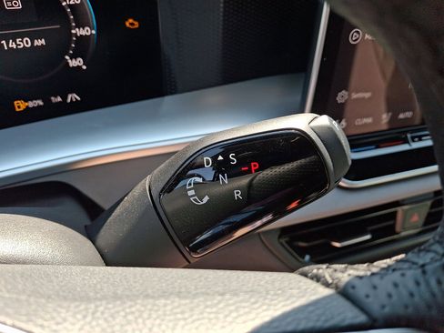 New 2026 Volkswagen Tiguan SE R-Line AWD/4WD image 11