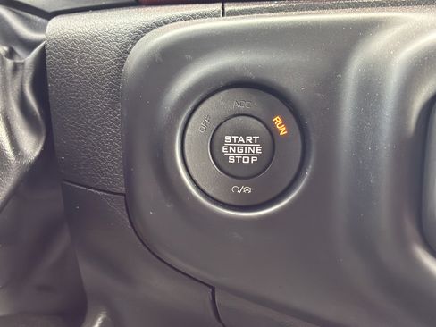 Used 2022 Jeep Wrangler Rubicon w/ Cold Weather Group AWD/4WD image 38