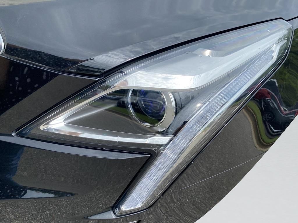 Used 2018 Cadillac XT5 Luxury w/ LPO, Sport Package FWD image 25