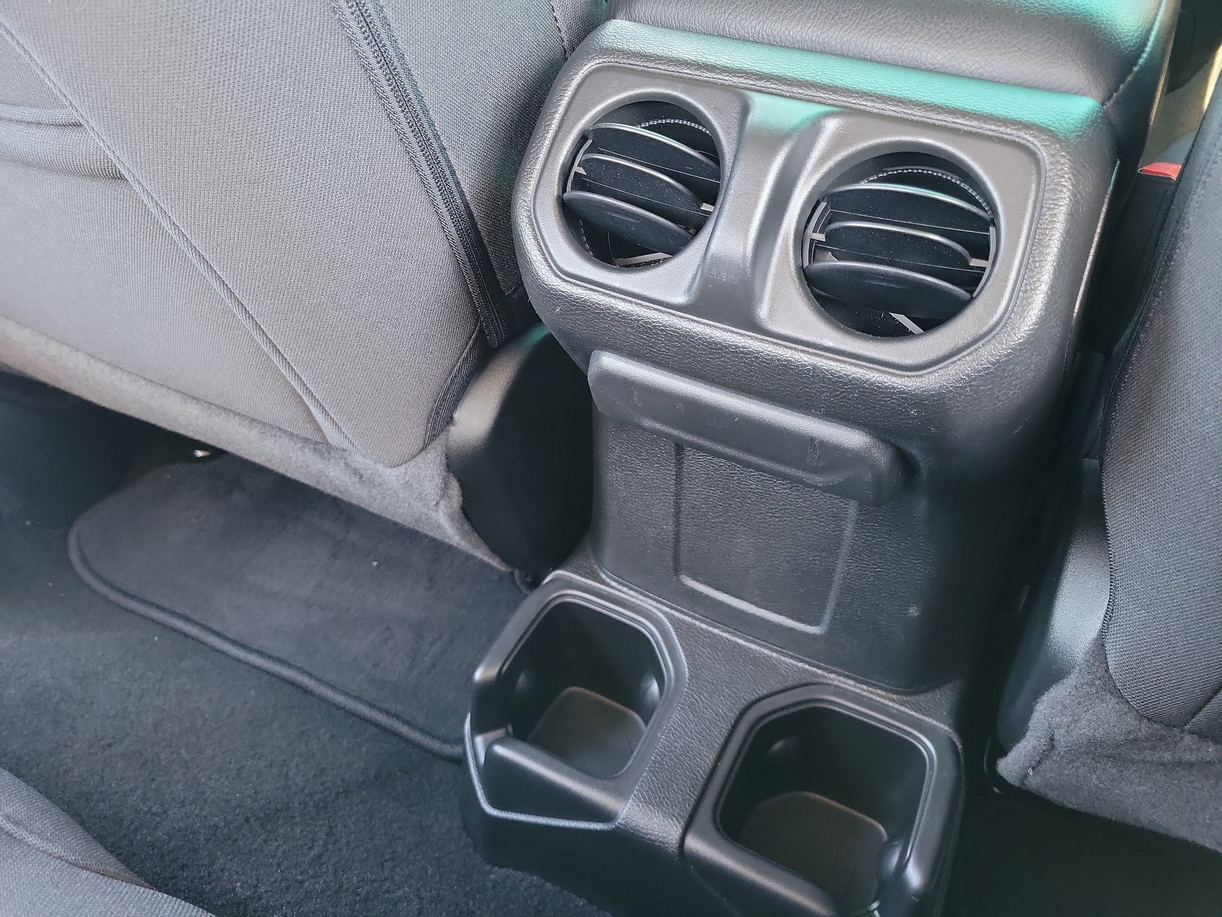 Used 2023 Jeep Wrangler Sport AWD/4WD image 18