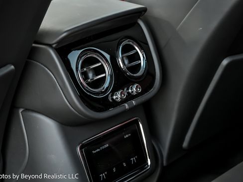 Used 2023 Bentley Bentayga image 30