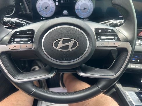 Used 2025 Hyundai Elantra SEL FWD image 22