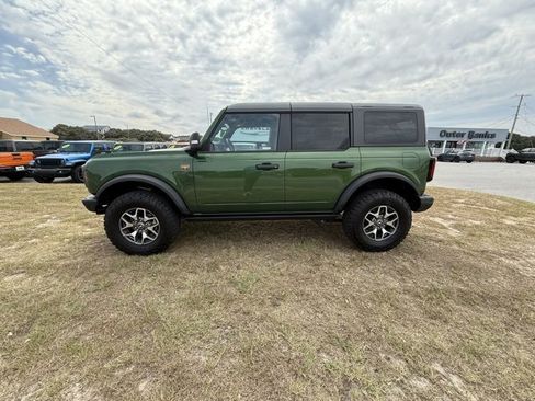 Used 2024 Ford Bronco Badlands image 4