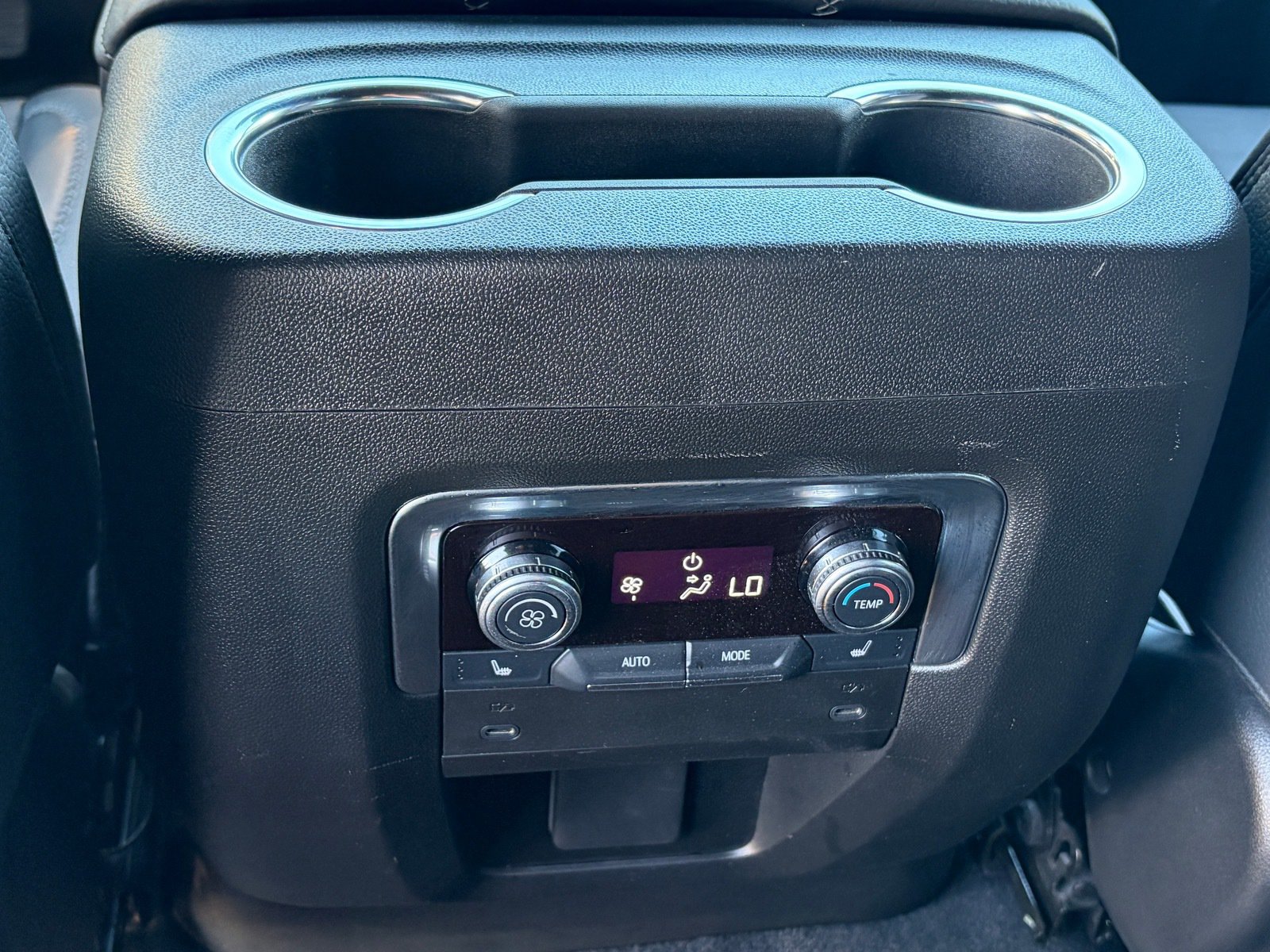 Used 2025 GMC Yukon XL Denali AWD/4WD image 15