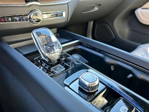 New 2026 Volvo XC60 B5 Plus w/ Protection Package Premier image 19