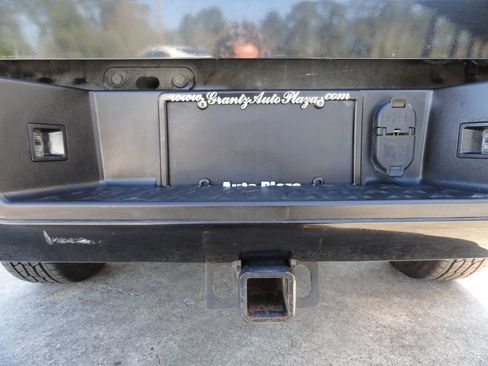 Used 2017 Nissan Titan SV image 30