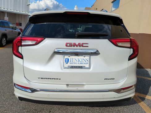 Used 2024 GMC Terrain Denali w/ Denali Premium Package image 5