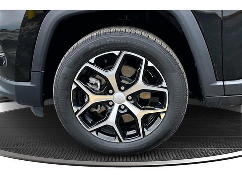 Used 2024 Jeep Compass Limited image 10