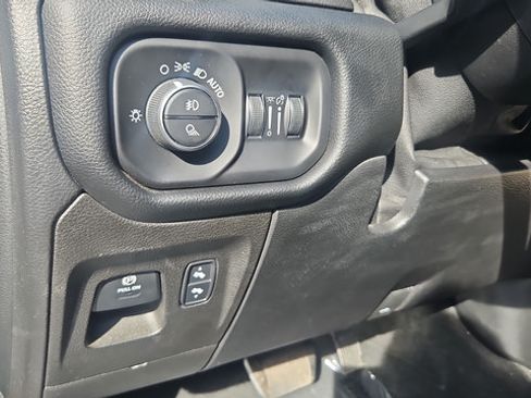 Used 2019 RAM 1500 Laramie AWD/4WD image 33