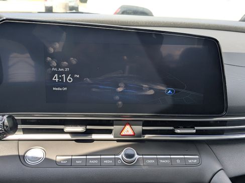 New 2025 Hyundai Elantra Limited image 16