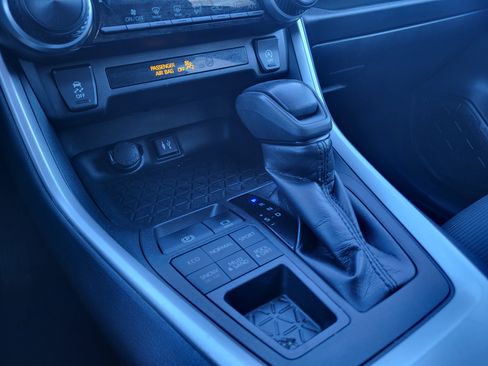 Used 2019 Toyota RAV4 LE image 23