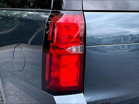 Used 2020 Chevrolet Suburban Premier AWD/4WD image 30