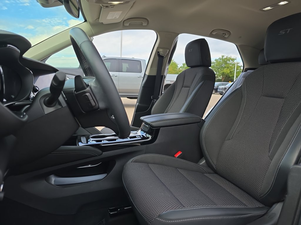 Used 2023 Buick Envision Preferred w/ Sport Touring Package AWD/4WD image 14