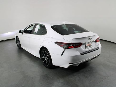 Used 2023 Toyota Camry SE FWD image 3