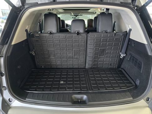 Used 2025 Nissan Pathfinder SL w/ SL Premium Package image 17