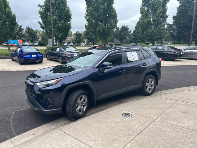 Used 2022 Toyota RAV4 XLE w/ Convenience Package FWD image 3