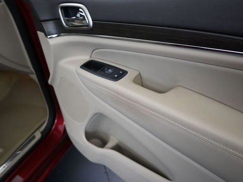 Used 2014 Jeep Grand Cherokee Overland image 23