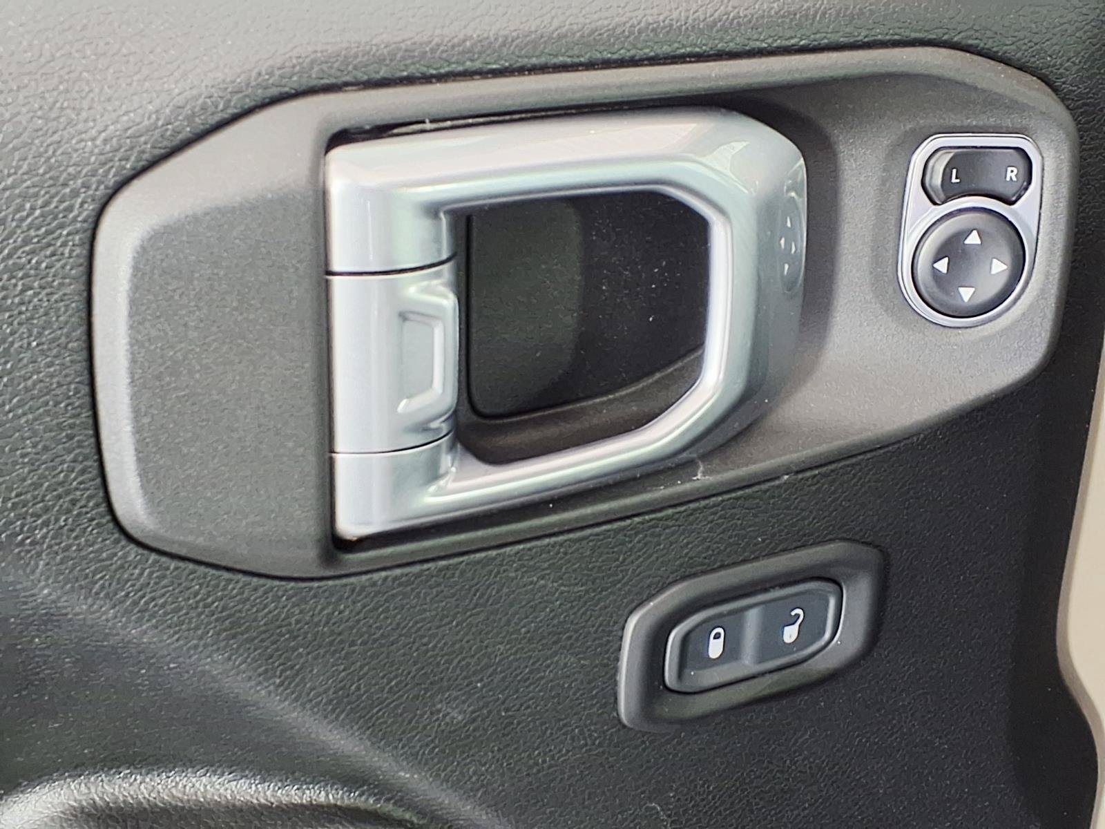 Used 2020 Jeep Gladiator Rubicon AWD/4WD image 13