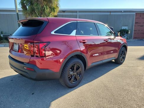 Used 2023 Kia Sorento LX image 8