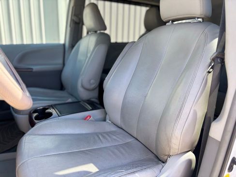 Used 2013 Toyota Sienna XLE image 10