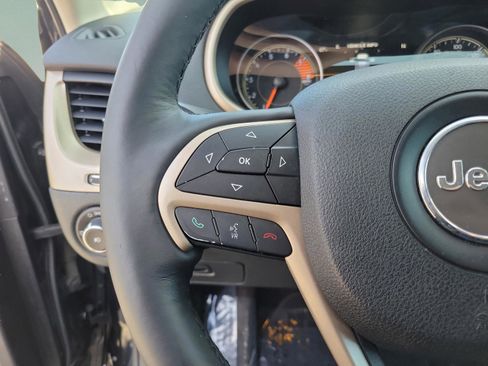 Used 2016 Jeep Cherokee Limited image 27