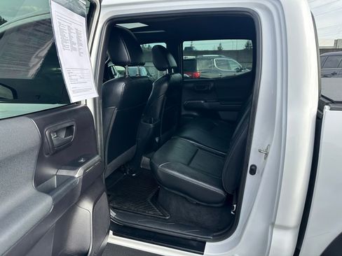 Used 2020 Toyota Tacoma TRD Off-Road w/ TRD Premium Off Road Package AWD/4WD image 14