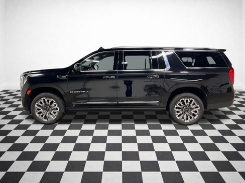 Certified 2023 GMC Yukon XL Denali Ultimate AWD/4WD image 6