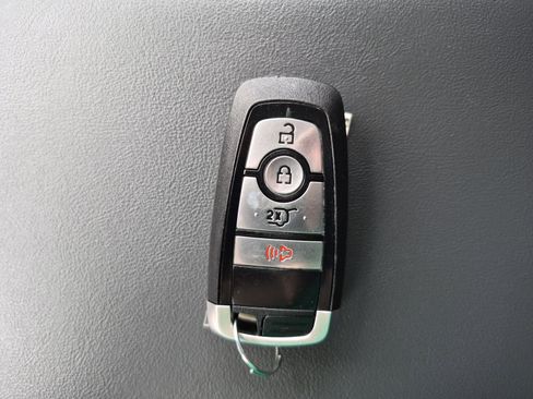 Used 2025 Ford Explorer Active RWD image 31