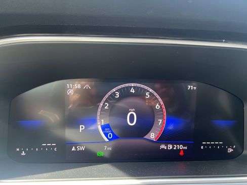 New 2025 Volkswagen Taos SE image 30