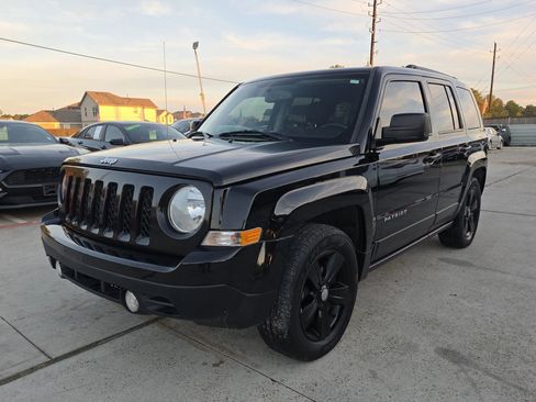 Used 2017 Jeep Patriot Latitude image 3