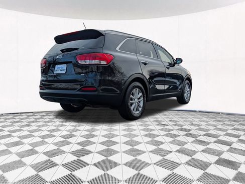 Used 2016 Kia Sorento LX image 11