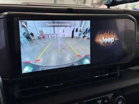 Used 2024 Jeep Gladiator Mojave w/ Convenience Group image 23