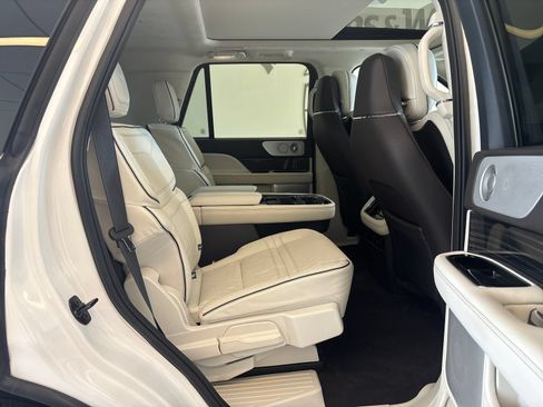 Certified 2024 Lincoln Navigator Black Label AWD/4WD image 9
