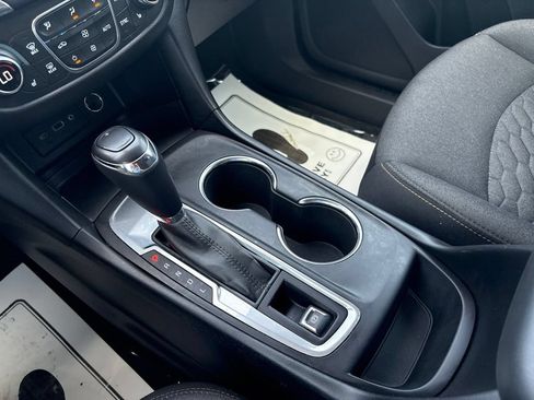 Used 2019 Chevrolet Equinox LT FWD image 17