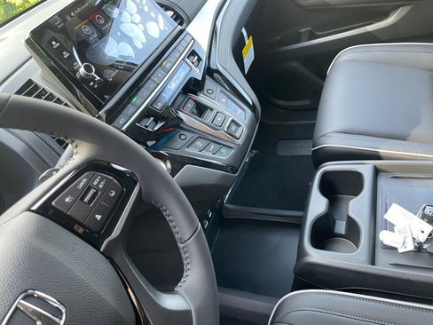 New 2026 Honda Odyssey Touring image 19