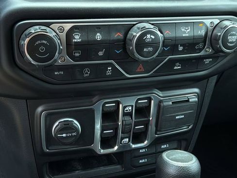 Used 2022 Jeep Gladiator Sport AWD/4WD image 14