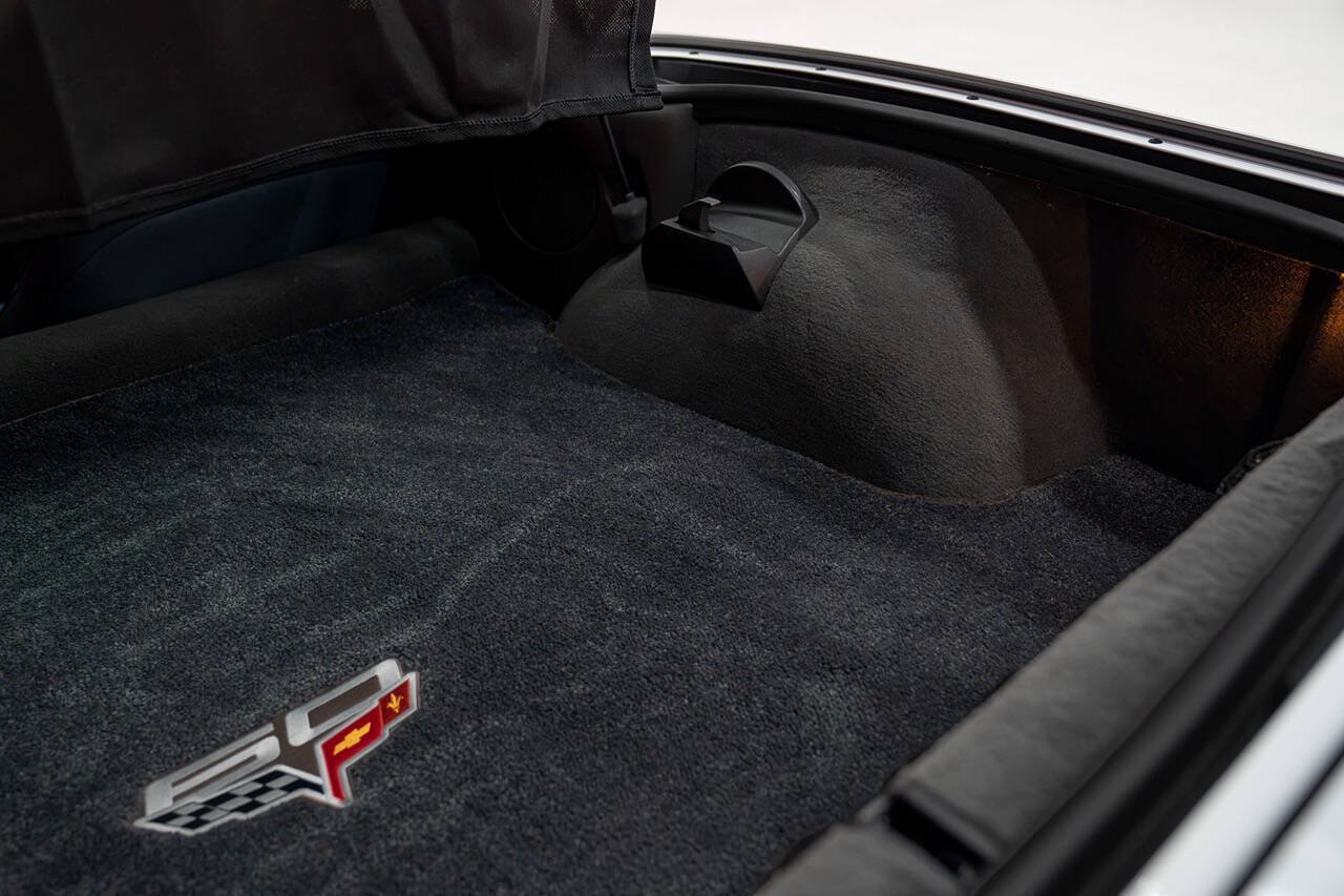 Used 2013 Chevrolet Corvette Grand Sport w/ 4LT Preferred Equipment Group RWD image 77