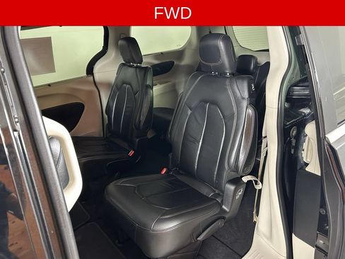 Used 2017 Chrysler Pacifica Touring-L FWD image 13