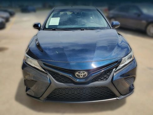 Used 2018 Toyota Camry SE w/ Convenience Package FWD image 19