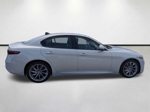 Used 2023 Alfa Romeo Giulia Sprint RWD image 3