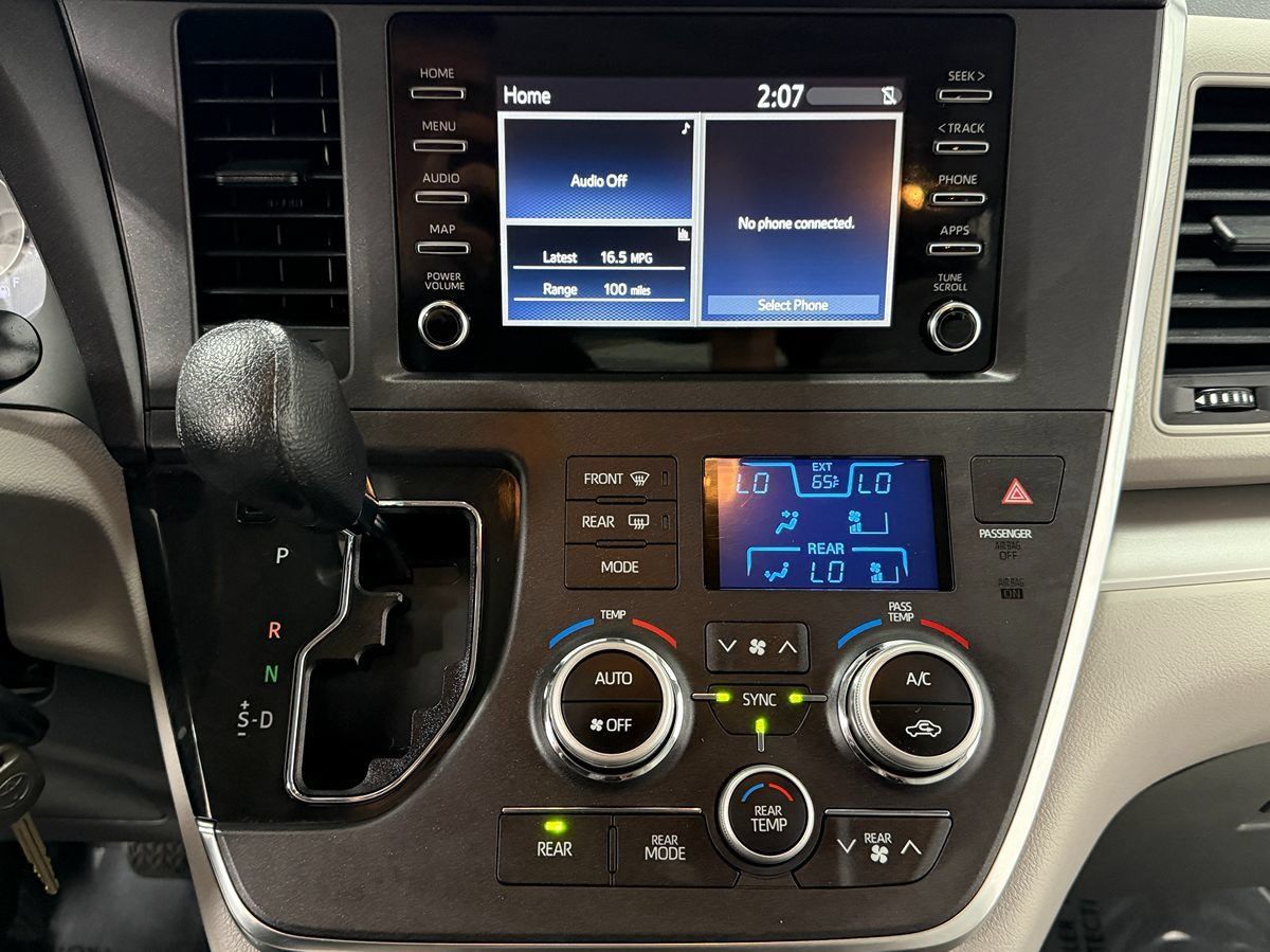 Used 2019 Toyota Sienna L FWD image 19